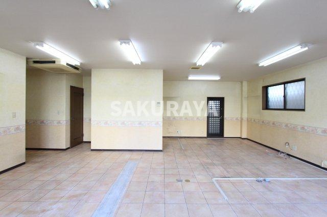 タウンコーポ商事テナントの内装