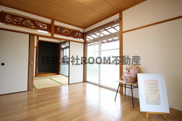 若葉町貸家（93-1）の居間・リビング|ゆったりとしたリビングです