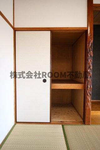 若葉町貸家（93-1）の収納|たっぷりとした収納スペースです