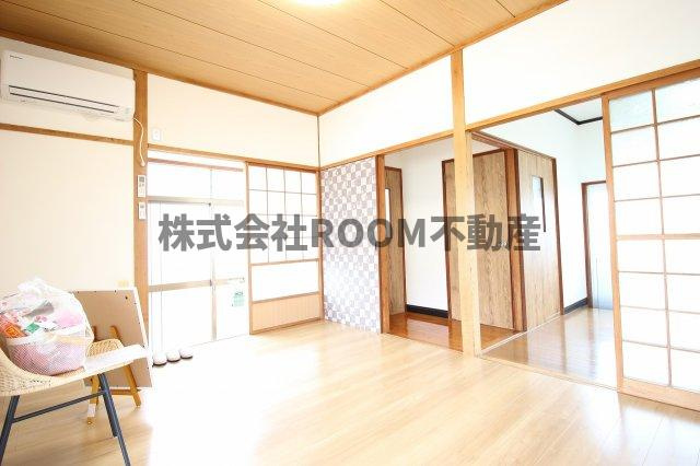 若葉町貸家（93-1）の居間・リビング|使いやすいリビングです