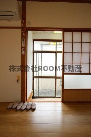 若葉町貸家（93-1）の玄関|ゆったりとした玄関です