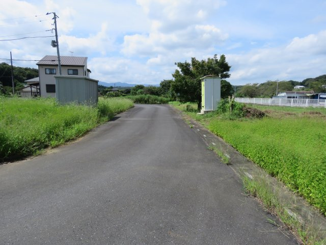 鳩山町熊井売地の前面道路含む現地写真