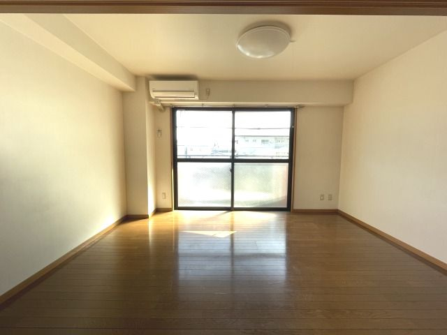 アーバン・ドウェルYSの居間・リビング|居間です