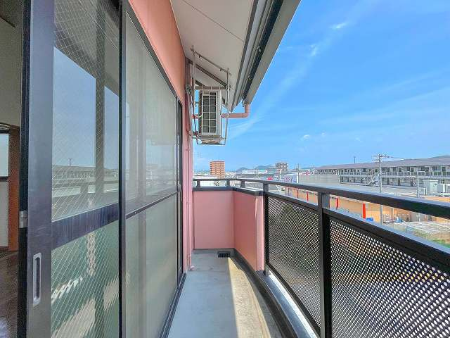 アーバン・ドウェルYSのバルコニー|バルコニーがあります