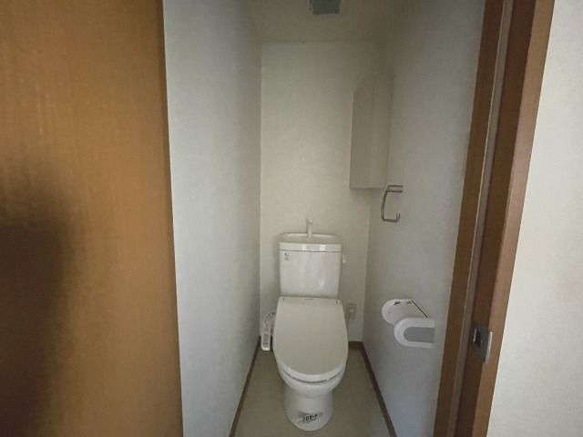 アーバン・ドウェルYSのトイレ|落ち着いた色調のトイレです