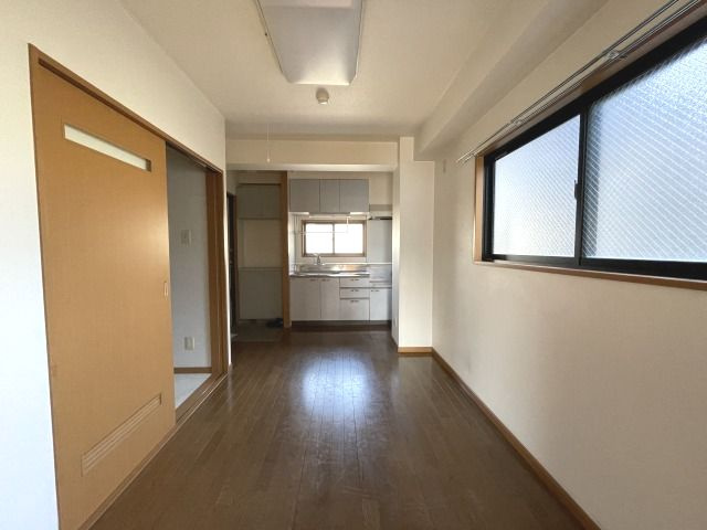 アーバン・ドウェルYSの居間・リビング|ゆったりとした居間です