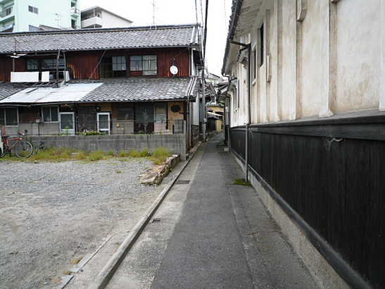 【前面道路含む現地写真】