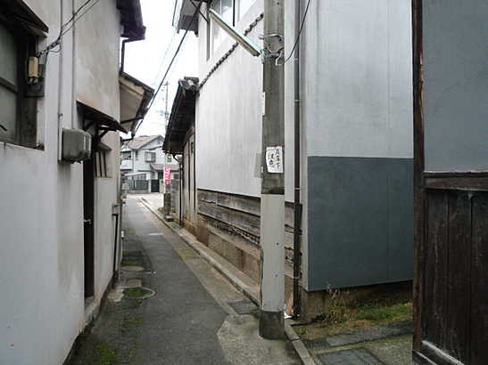 【前面道路含む現地写真】