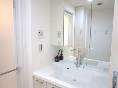 【洗面所】 | ポレスター南川添 | 三面鏡洗面台