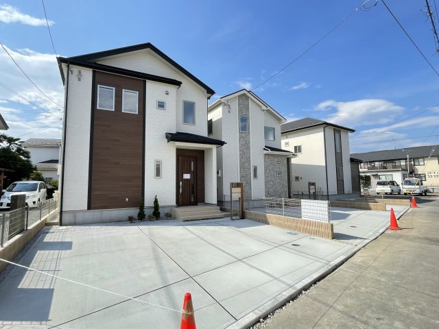 藤岡市上戸塚（全3棟）2号棟の前面道路含む現地写真