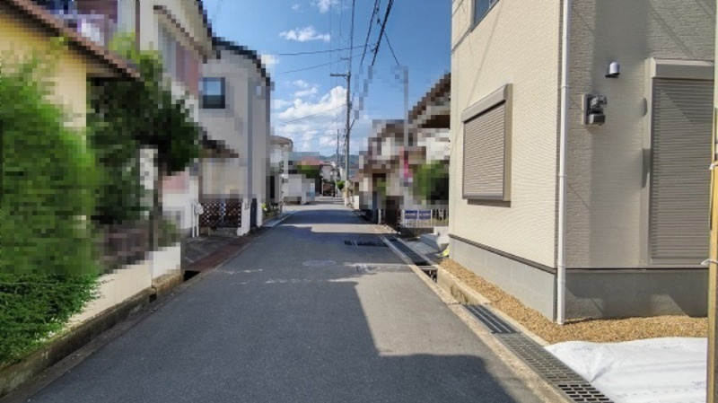 リーブルガーデン箕面市瀬川1丁目7期　全2棟　新築戸建ての前面道路含む現地写真
