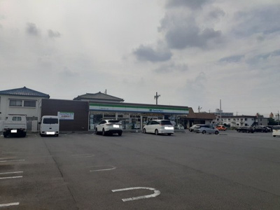 【周辺】 | ブリリアンス | ファミリーマート伊今泉一丁目店まで350m