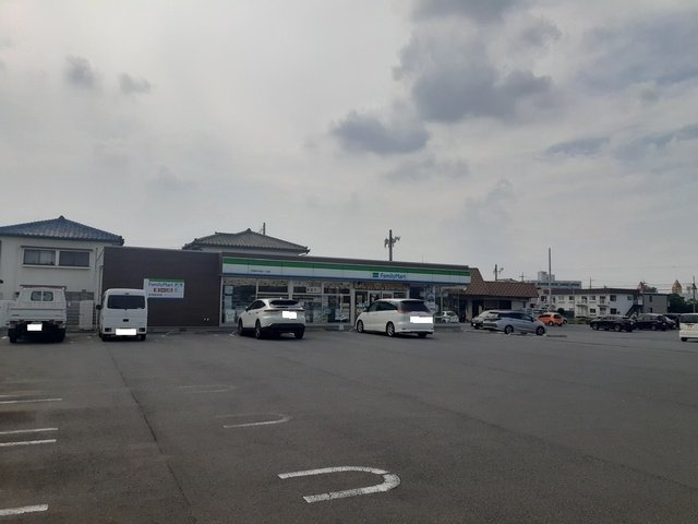 【周辺】 | ブリリアンス | ファミリーマート伊今泉一丁目店まで350m
