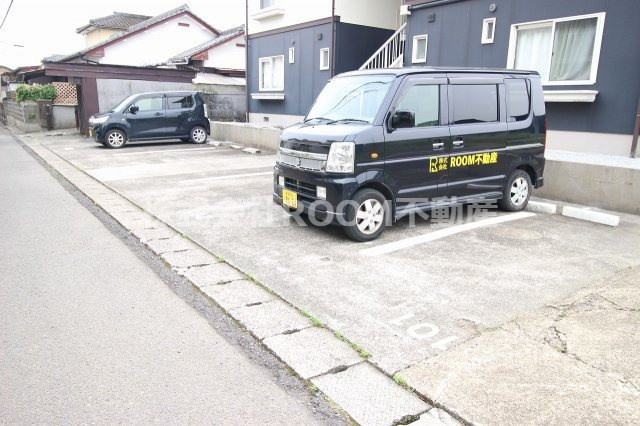 ポルトボヌール(PORTE-BONHEUR)の駐車場|駐車場があるので、車を買う予定の方も安心です
