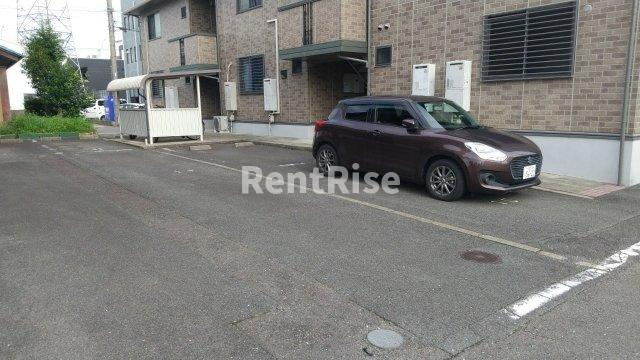 エレガンス シンワ Ａの駐車場