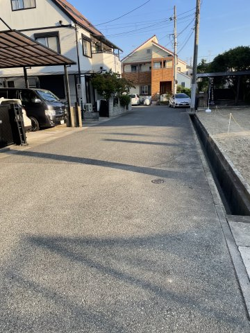 伊丹市鴻池３丁目条件無土地の前面道路含む現地写真