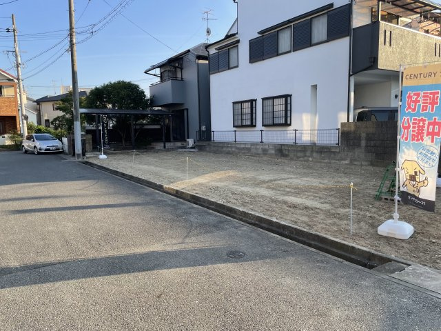 伊丹市鴻池３丁目条件無土地の前面道路含む現地写真