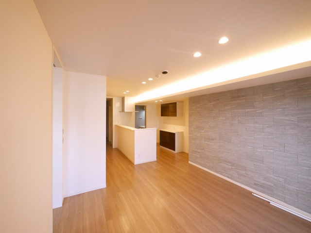 ＳｈａＭａｉｓｏｎ　Ｐｒｅｍｉｅｒ　ＣＹＰＲＥＳＳの居間・リビング|ゆったり過ごせる居間です