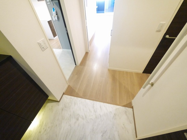 ＳｈａＭａｉｓｏｎ　Ｐｒｅｍｉｅｒ　ＣＹＰＲＥＳＳの玄関|ゆったりとした玄関です