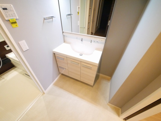 ＳｈａＭａｉｓｏｎ　Ｐｒｅｍｉｅｒ　ＣＹＰＲＥＳＳの洗面所|明るい洗面所です