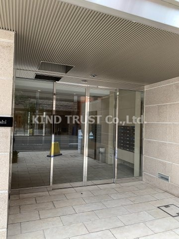 ベルフェリーク天満橋のエントランス|建物の内部です