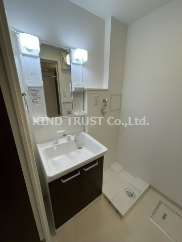 LOWLANDS西天満の洗面所|スペースが確保できる洗面所です