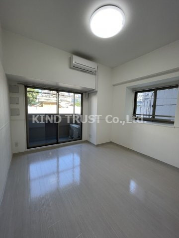 LOWLANDS西天満の居間・リビング|こちらのリビングで趣味の時間をお楽しみください