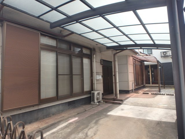 南畝　中古戸建の駐車場
