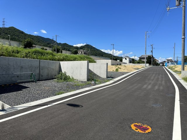 ピースタウン大津高砂の前面道路含む現地写真|ピースタウン大津高砂｜１号地
20230716現況
分譲地の見学、詳細の資料請求などはお気軽にお問合せください！