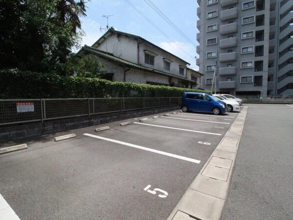 ヘーベルメゾン諏訪野の駐車場