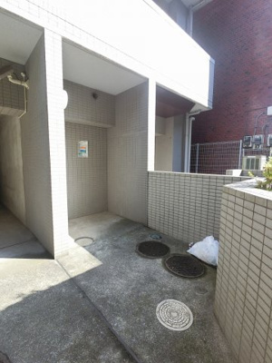 【その他共用部分】 | プラハ川崎本町通り | ゴミ置場です。