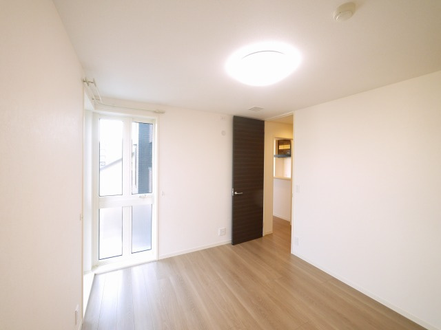 ＳｈａＭａｉｓｏｎ　Ｐｒｅｍｉｅｒ　ＣＹＰＲＥＳＳの洋室|明るい洋室です