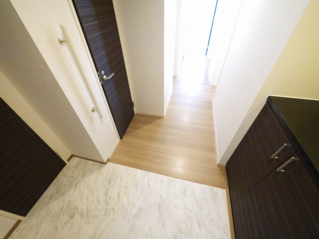 ＳｈａＭａｉｓｏｎ　Ｐｒｅｍｉｅｒ　ＣＹＰＲＥＳＳの玄関|収納もある玄関です