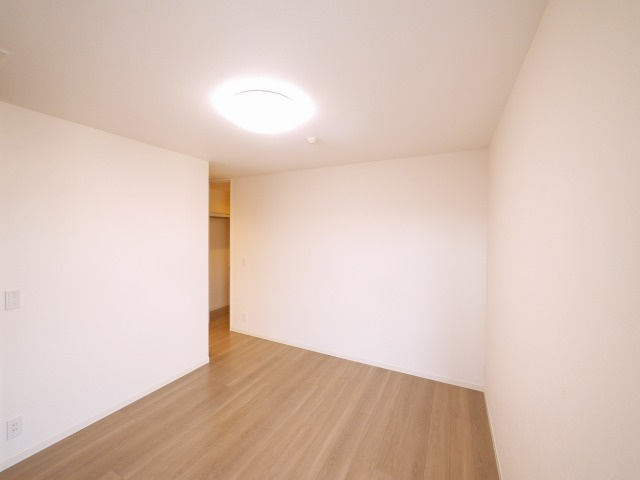 ＳｈａＭａｉｓｏｎ　Ｐｒｅｍｉｅｒ　ＣＹＰＲＥＳＳの洋室|広々とした洋室です