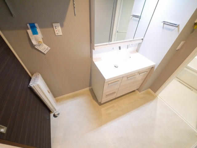 ＳｈａＭａｉｓｏｎ　Ｐｒｅｍｉｅｒ　ＣＹＰＲＥＳＳの洗面所|スペースが確保できる洗面所です