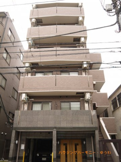 【外観】 | 総タイル張りのモダンな建物です。