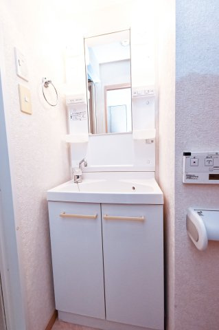 サヴォイザパームストリート　6階の洗面所|別号室のものです。現状優先になります。