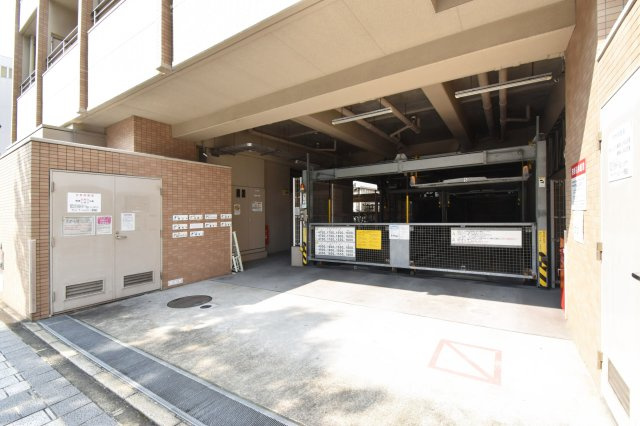 サヴォイザパームストリート　6階の駐車場