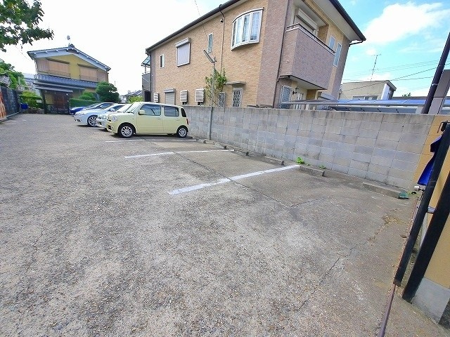 北出駐車場