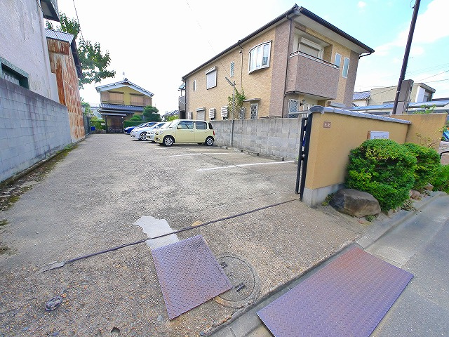 北出駐車場