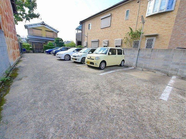 北出駐車場