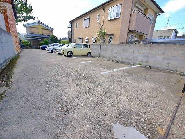 北出駐車場