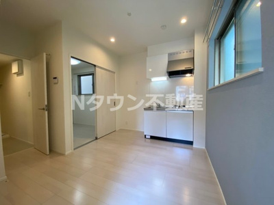 【居間・リビング】 | CREST浄心 | こちらのリビングで趣味の時間をお楽しみください