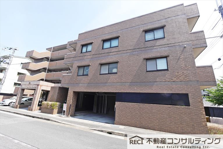 プレステージ魚崎中町の駐車場