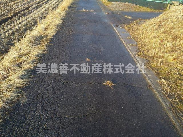 ５８３９５　羽島市桑原町午南土地の前面道路含む現地写真
