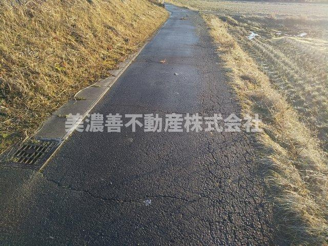 ５８３９５　羽島市桑原町午南土地の前面道路含む現地写真