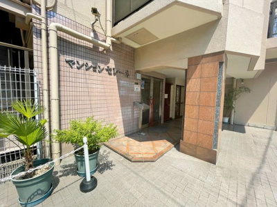 【エントランス】 | マンションセレーネ | 清潔なエントランスです