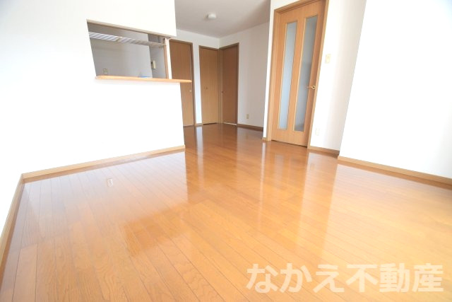 【居間・リビング】 | こちらの居間で趣味の時間をお楽しみください