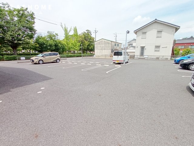 フローラ　Ｂ棟　　刈谷市近郊の賃貸はクラスホームの駐車場