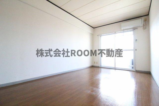 サンライズ若葉の寝室|開放的な寝室です